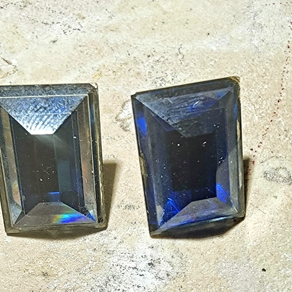 Rectangle dark blue back faceted post geometric earrings - Picture 2 of 7
